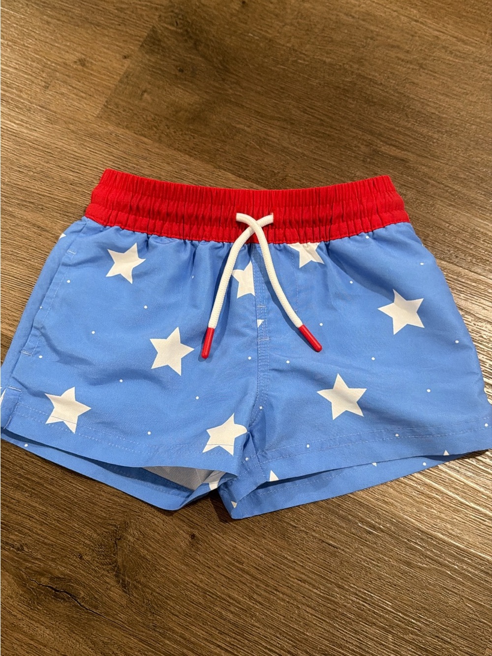 TBBC The Beaufort bonnet company Kids Blue Star Print Swim Shorts with Red 18/24